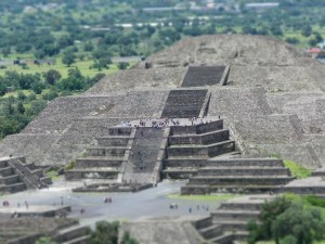 Monuments majestueux en pierre